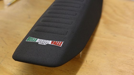 CR 250 R (2001 - 2007) wave black seat cover | SELLE DALLA VALLE