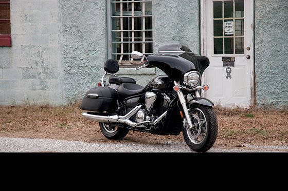 VT 600 C SHADOW (1988 - 2007) slim polished windshield trim for batwing fairing | MEMPHIS SHADES HD